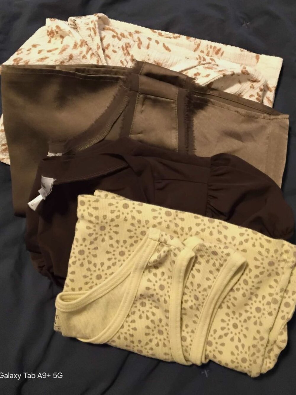 Ladies Size Large Tank Lot